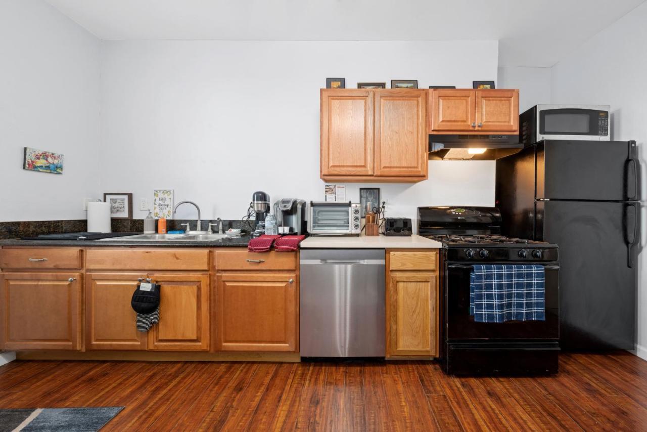 Cozy 1 Bdr/1br Near Downtown Apartment